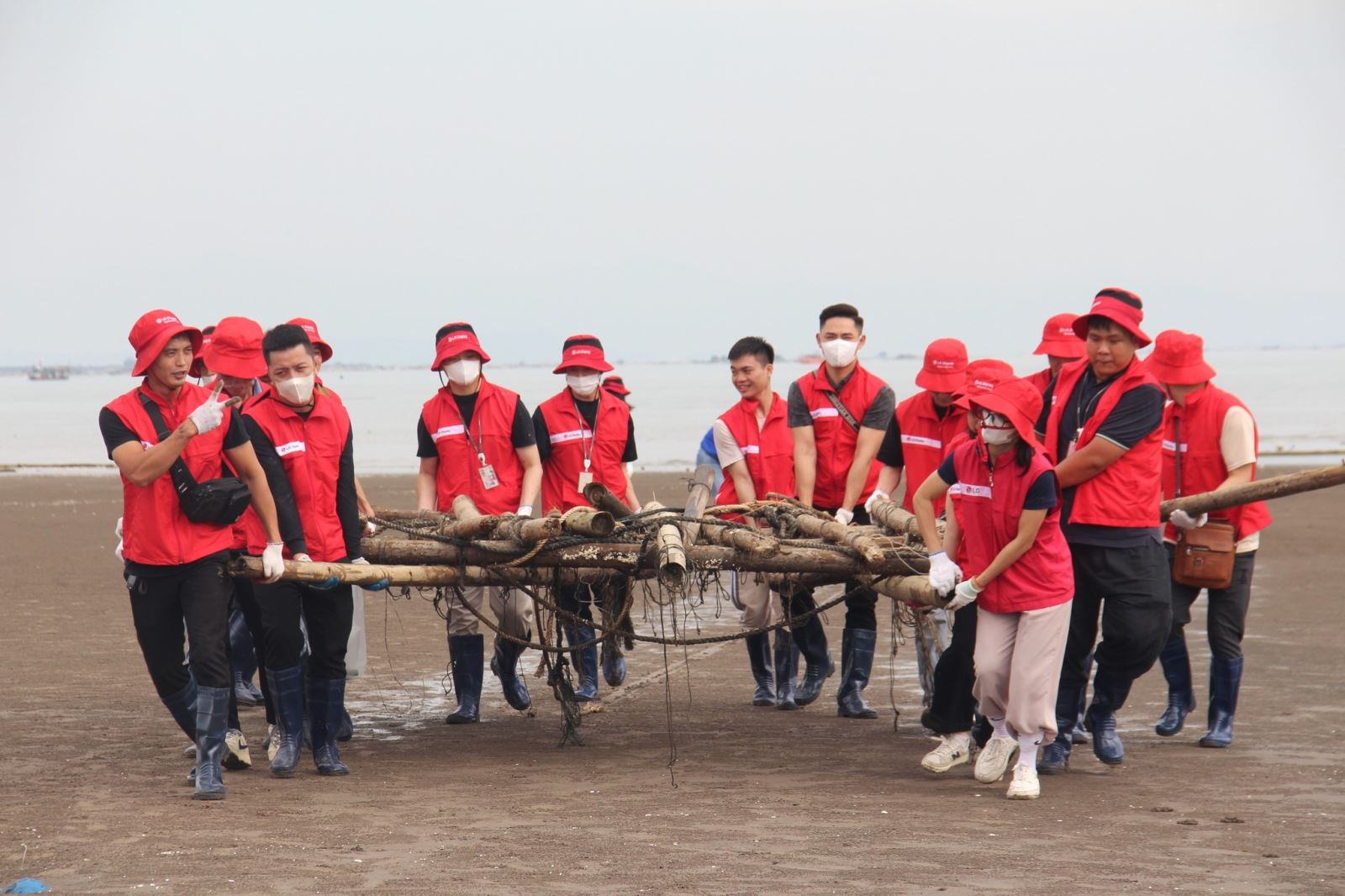 🌊CHƯƠNG TRÌNH “DỌN SẠCH BÃI BIỂN – HÀNH ĐỘNG SAU BÃO YAGI”