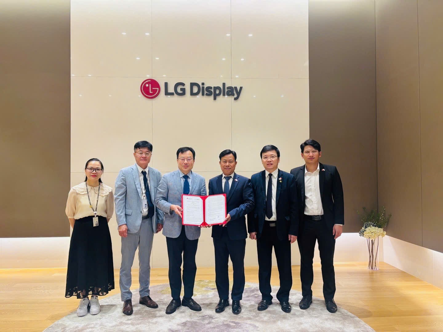 🔥TĂNG CƯỜNG HỢP TÁC CHIẾN LƯỢC GIỮA LG DISPLAY VÀ ĐẠI HỌC QUỐC GIA HÀ NỘI