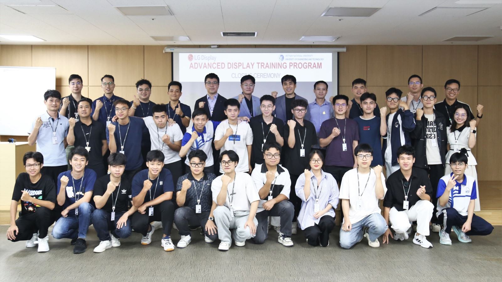 🔥LỄ BẾ GIẢNG CHƯƠNG TRÌNH ĐÀO TẠO ADVANCED DISPLAY GIỮA CÔNG TY TNHH LG DISPLAY VIỆT NAM HẢI PHÒNG VÀ TRƯỜNG ĐH CÔNG NGHỆ - ĐHQGHN